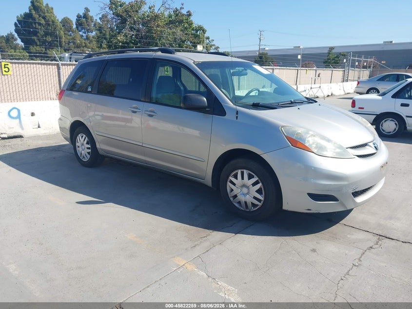 2009 TOYOTA SIENNA auction photo 1