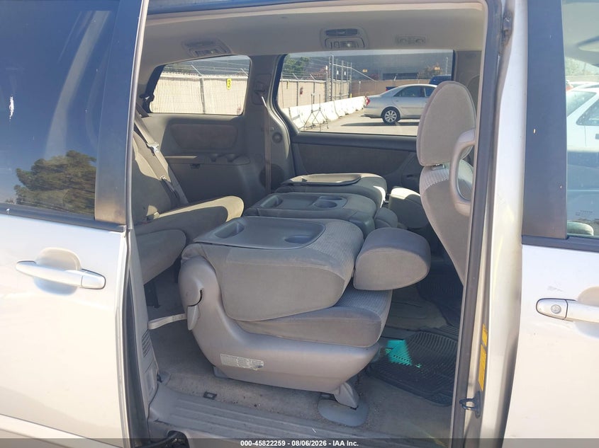 2009 TOYOTA SIENNA auction photo 8