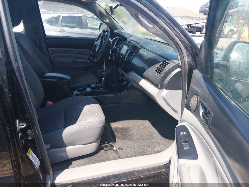 2015 TOYOTA TACOMA · Фото 5