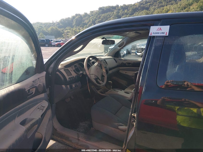 2015 TOYOTA TACOMA · Фото 6