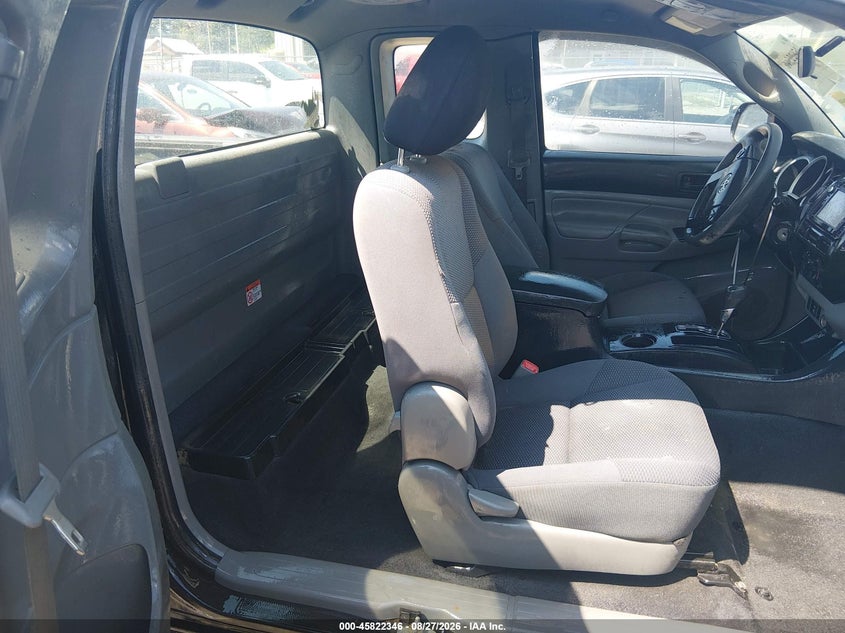 2015 TOYOTA TACOMA · Фото 8