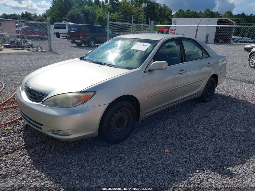 2002 Toyota Camry, Normal Wear & Tear, IAAI, VIN JTDBE32K020104016 — photo 2