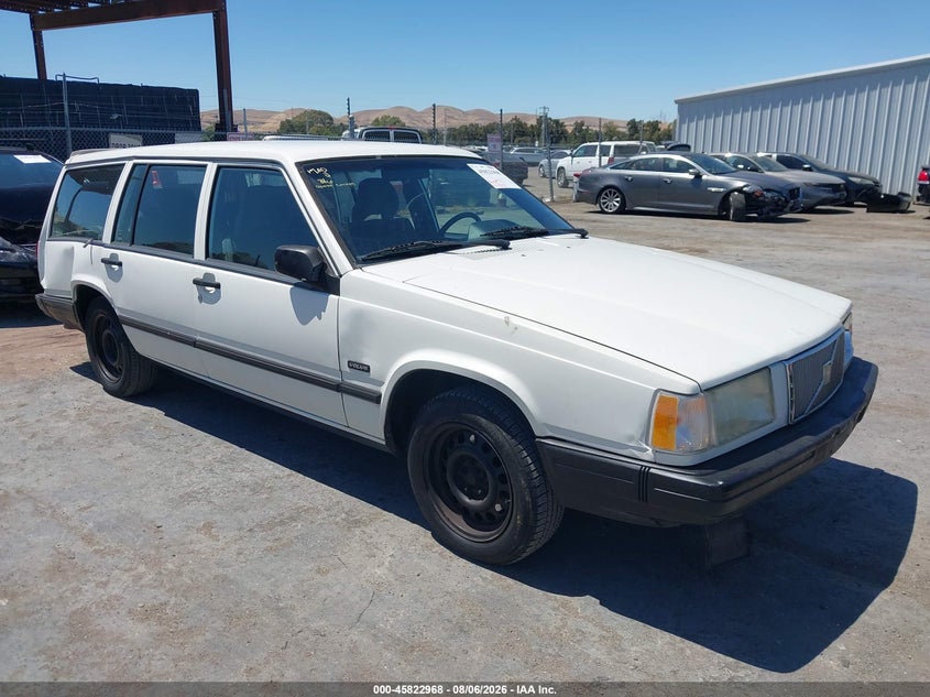 1994 VOLVO 940 auction photo 1