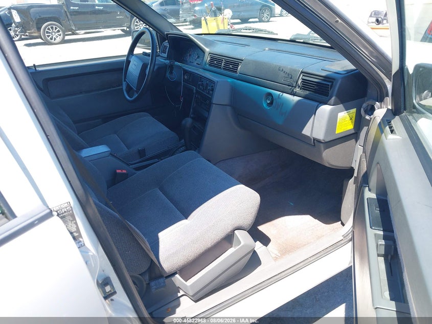 1994 VOLVO 940 auction photo 5