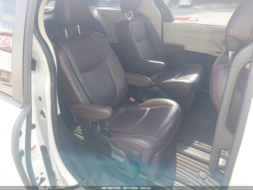 TOYOTA SIENNA - zdjęcie 8
