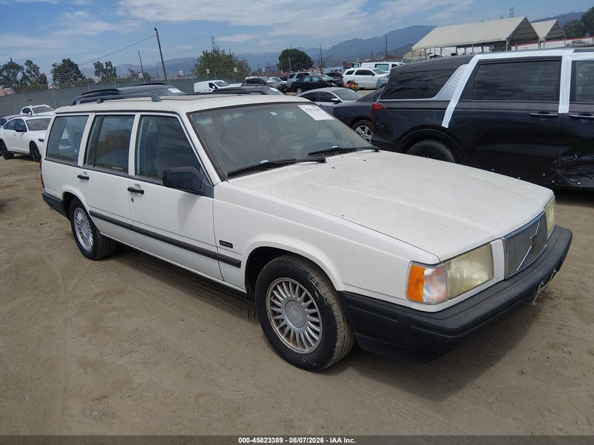 1995 VOLVO 940 auction photo 1