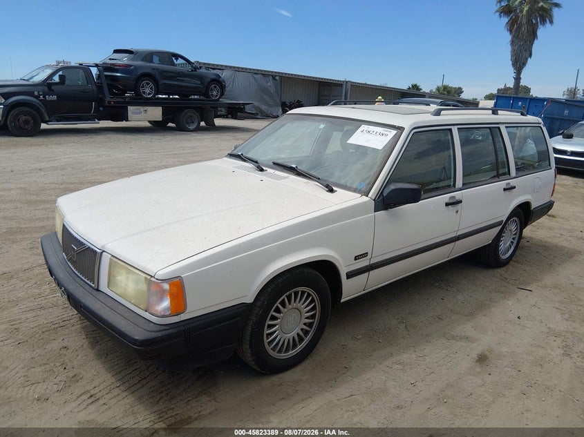 1995 VOLVO 940 auction photo 2