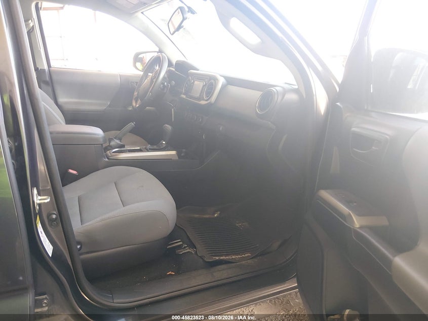 2017 TOYOTA TACOMA auction photo 5