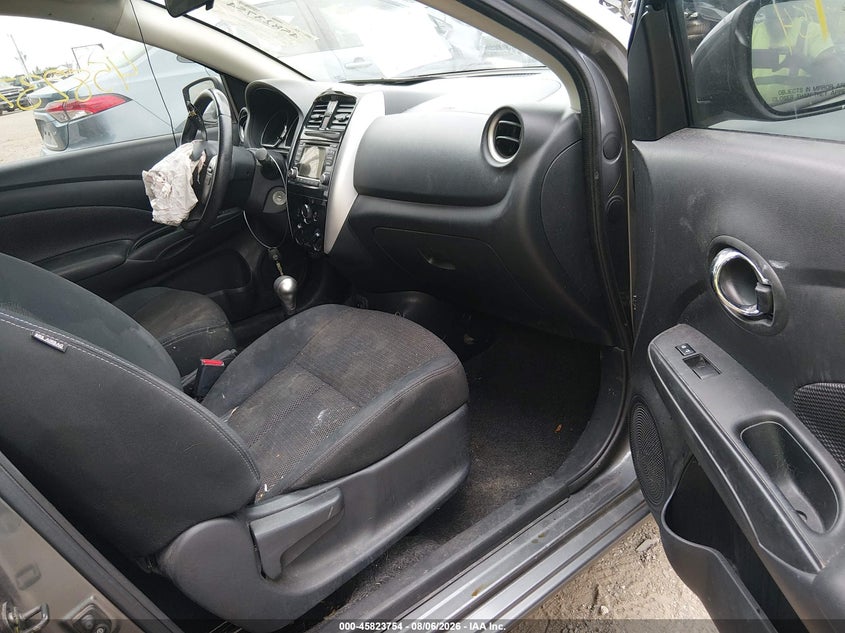 2017 NISSAN VERSA auction photo 5