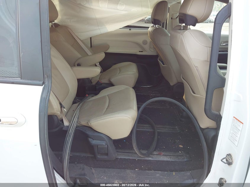 صورة 8 - TOYOTA SIENNA