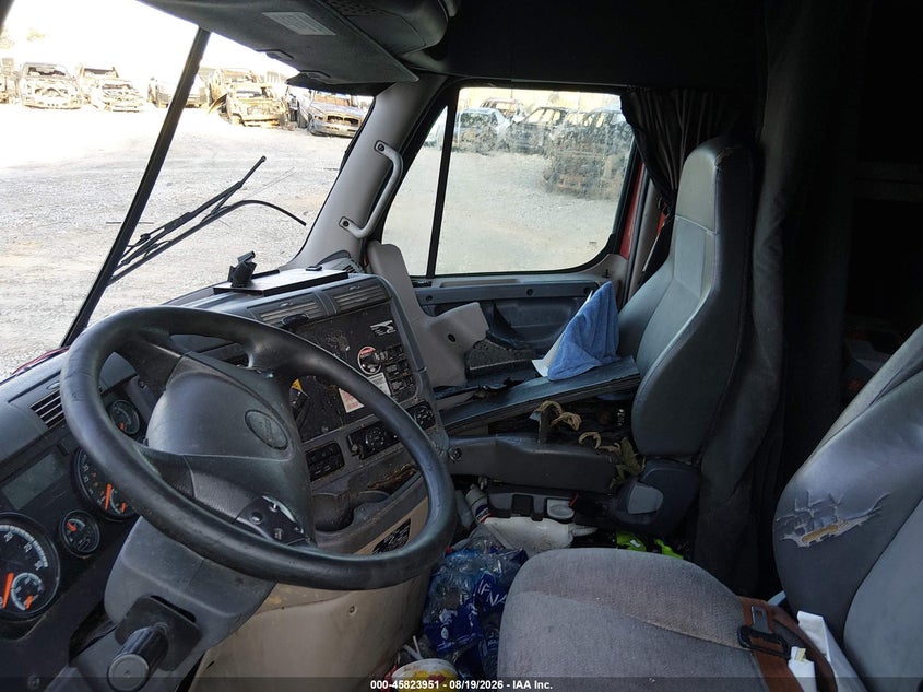 2016 FREIGHTLINER CASCADIA 125 auction photo 7