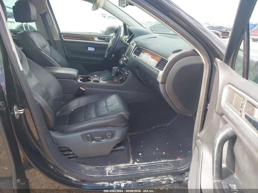 2012 VOLKSWAGEN TOUAREG auction photo 5
