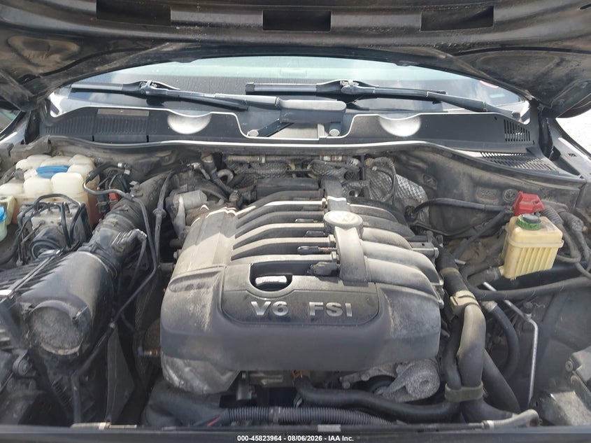 2012 VOLKSWAGEN TOUAREG auction photo 6