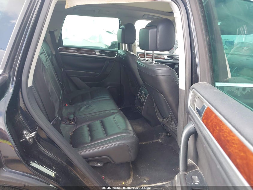 2012 VOLKSWAGEN TOUAREG auction photo 8