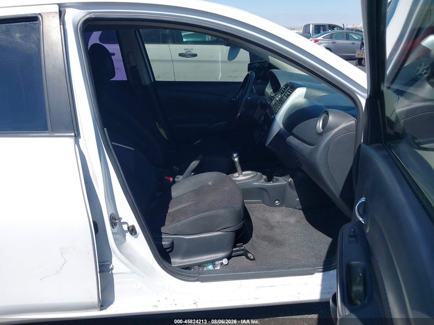 2017 NISSAN VERSA auction photo 5