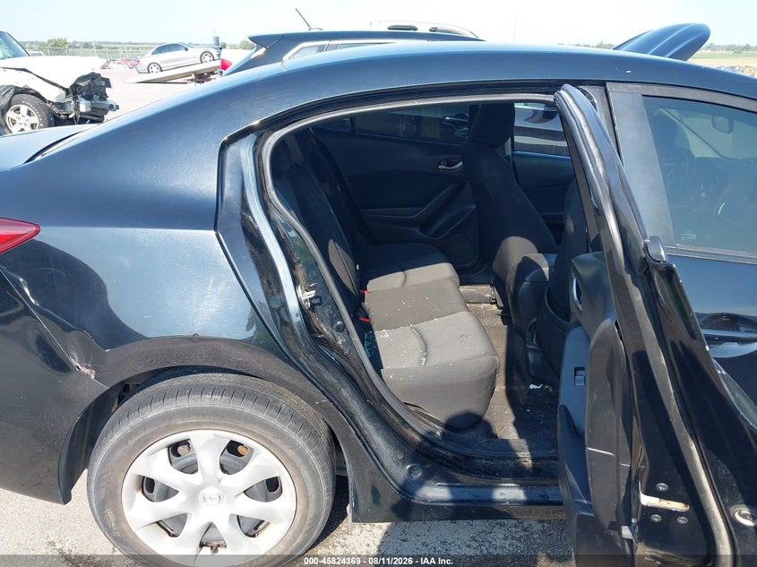 2016 MAZDA MAZDA3 auction photo 8