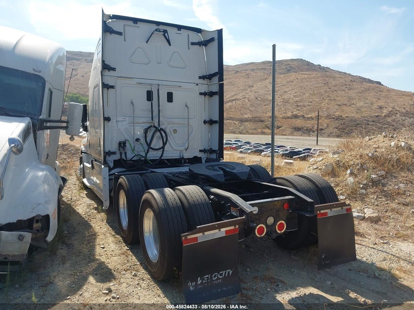 2016 FREIGHTLINER CASCADIA 125 auction photo 3