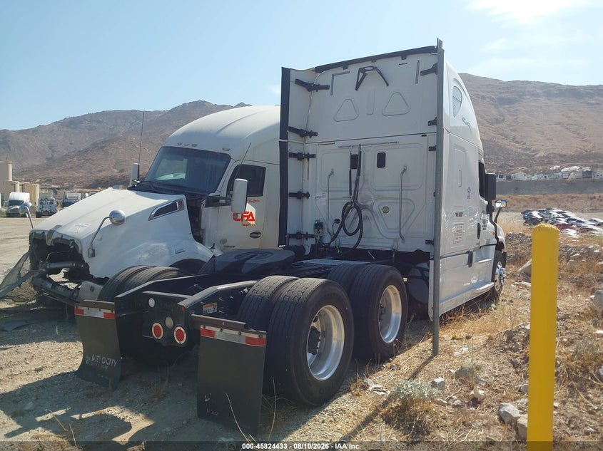 2016 FREIGHTLINER CASCADIA 125 auction photo 4
