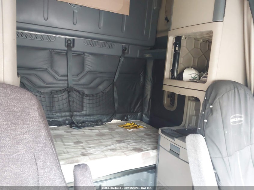 2016 FREIGHTLINER CASCADIA 125 auction photo 7