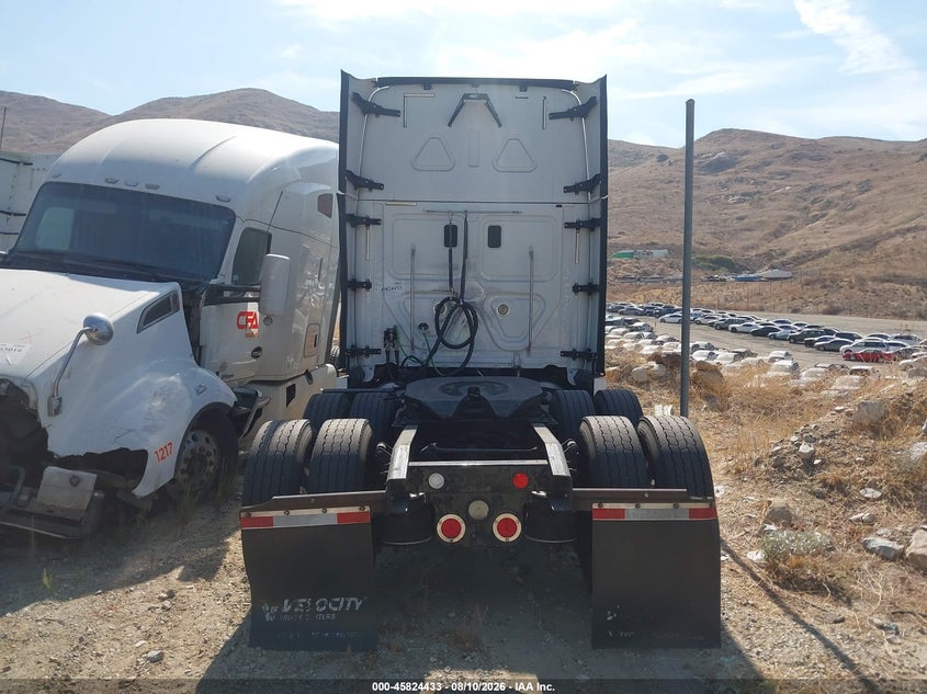 2016 FREIGHTLINER CASCADIA 125 auction photo 8