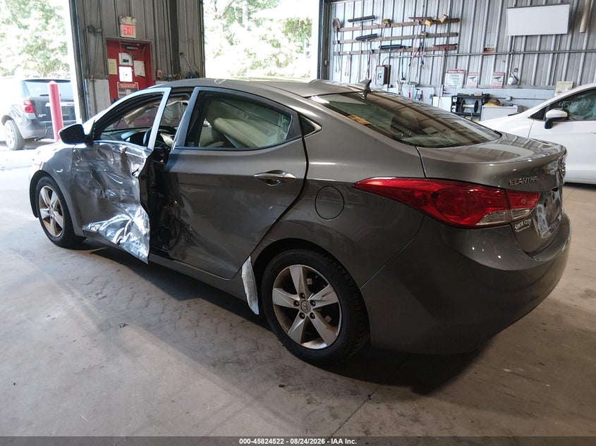 2013 HYUNDAI ELANTRA auction photo 3
