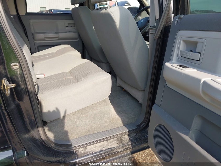 2005 DODGE DAKOTA auction photo 8