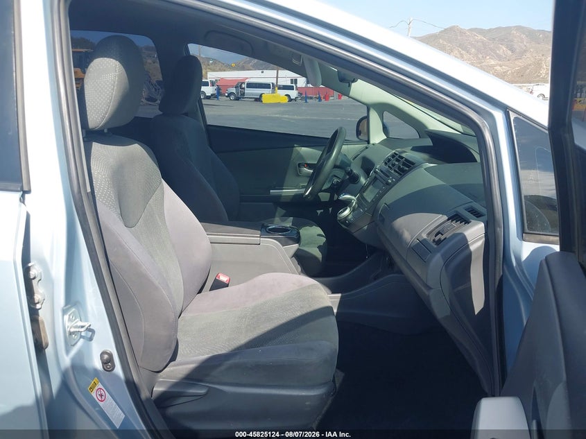 2014 TOYOTA PRIUS V auction photo 5