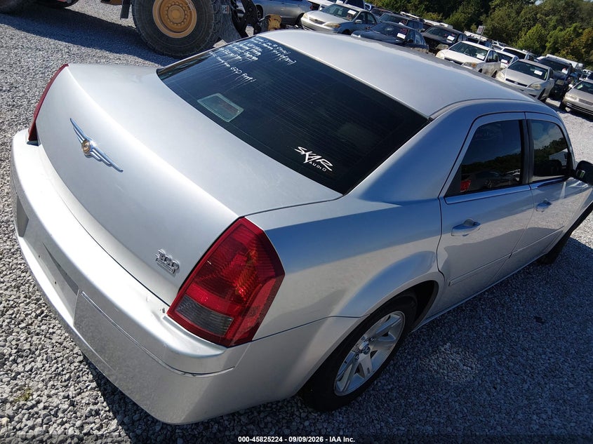 2005 CHRYSLER 300 auction photo 4