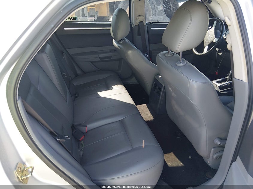 2005 CHRYSLER 300 auction photo 8