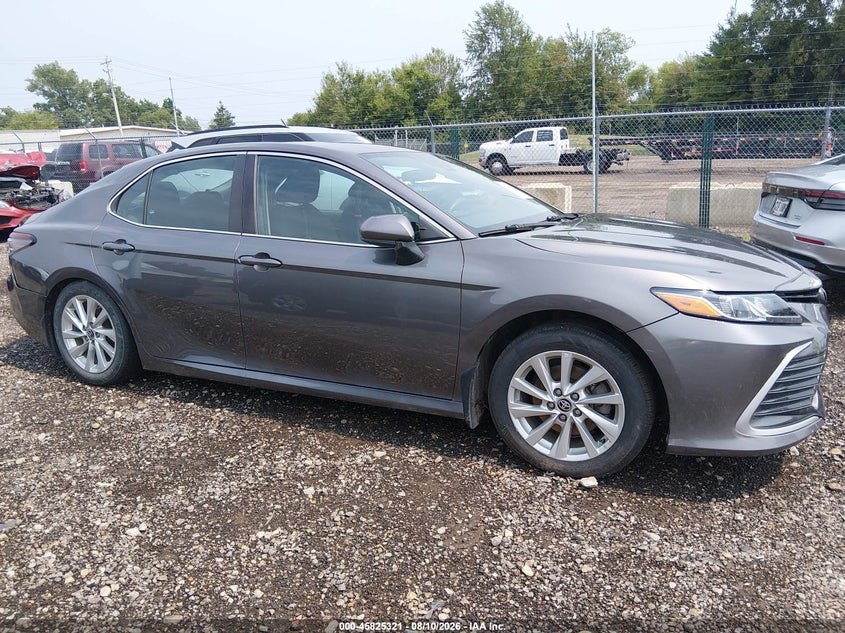 TOYOTA CAMRY - zdjęcie 13