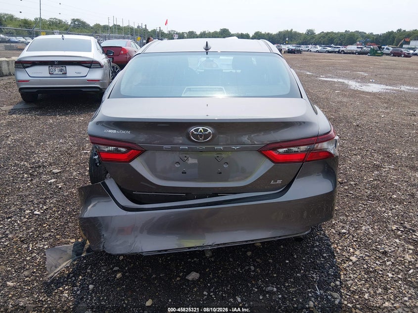 TOYOTA CAMRY - zdjęcie 16