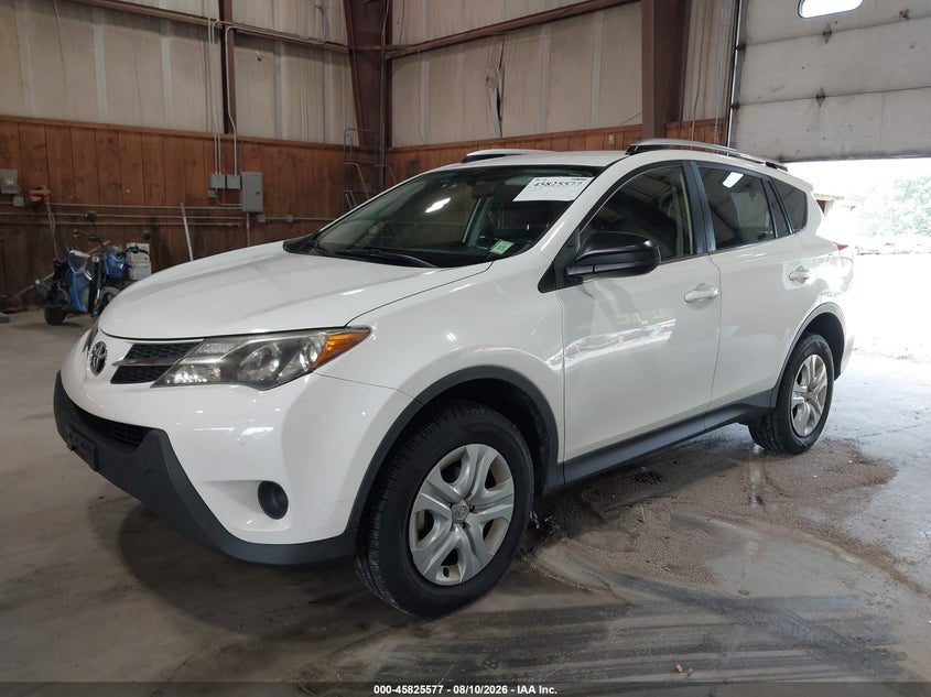 2015 Toyota RAV 4, Обычный износ, IAAI, VIN JTMBFREV1FD163225 — фото 2