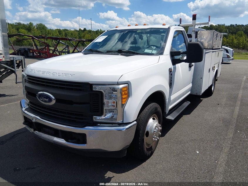 2017 FORD F-350 CHASSIS auction photo 2