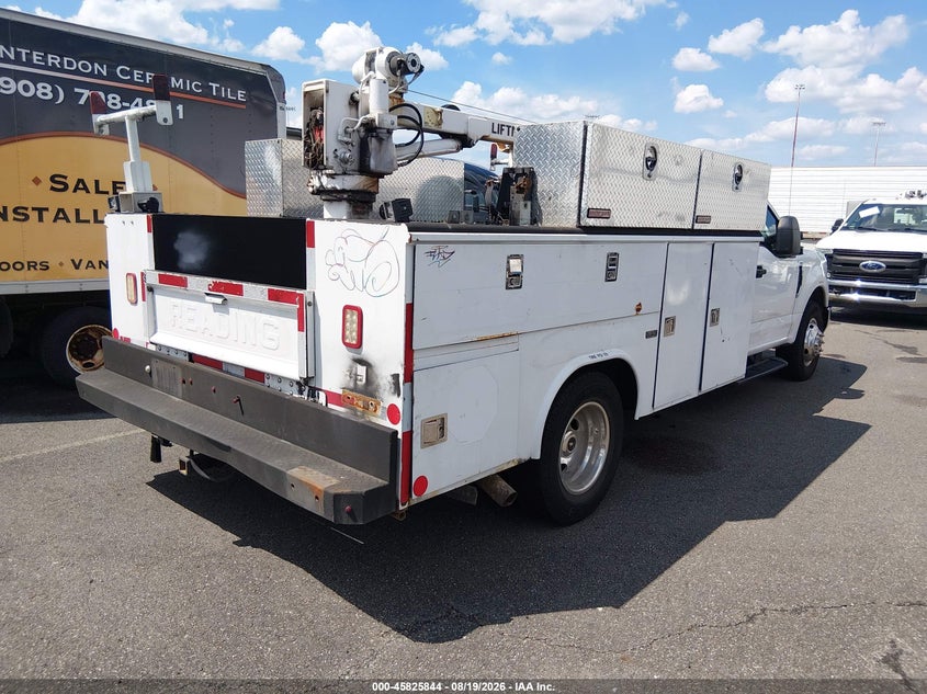 2017 FORD F-350 CHASSIS auction photo 4