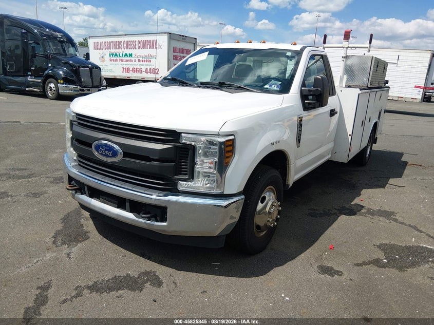 2019 FORD F-350 CHASSIS auction photo 2
