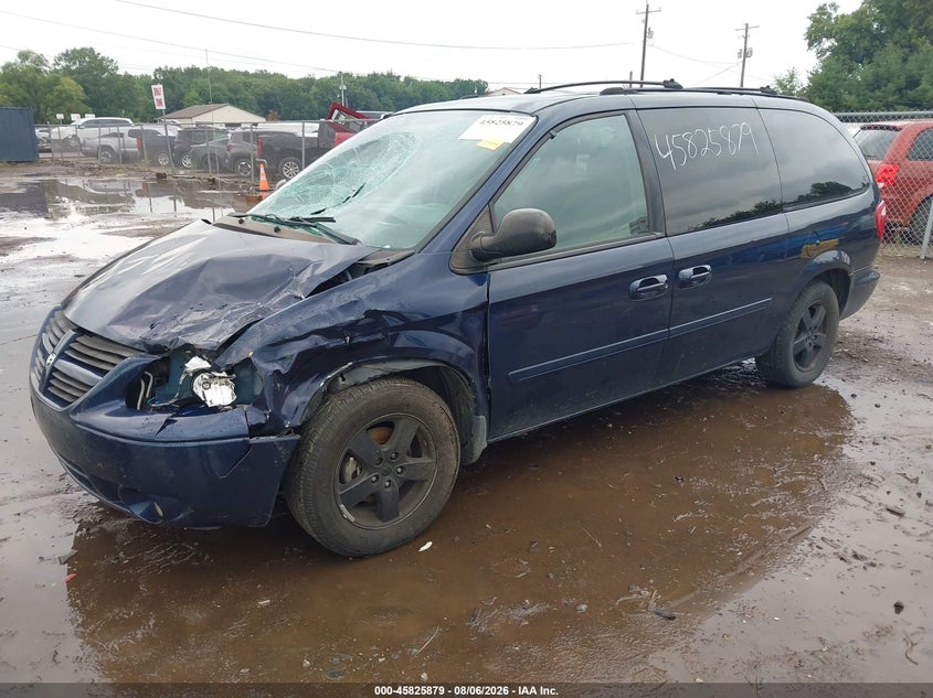 2005 DODGE GRAND CARAVAN auction photo 2
