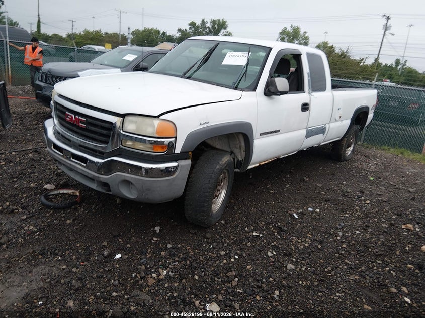 2006 GMC SIERRA PICKUP 6.0L V-8 300HP