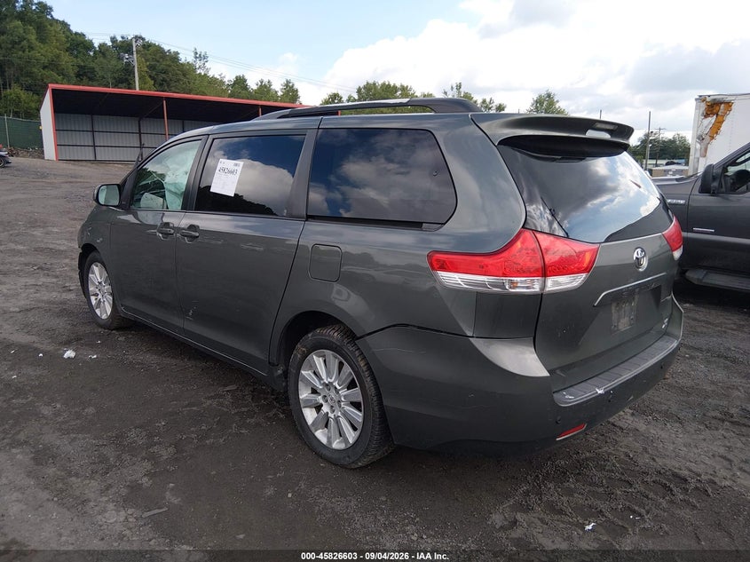 2011 TOYOTA SIENNA auction photo 3