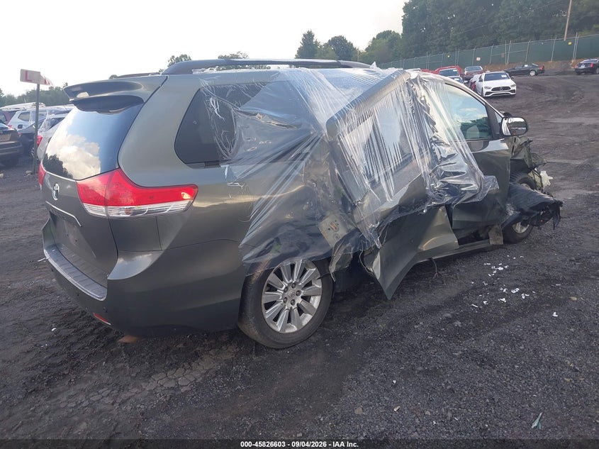 2011 TOYOTA SIENNA auction photo 4
