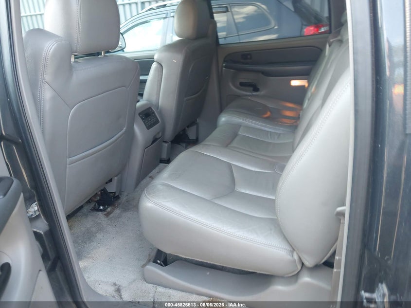 2003 CHEVROLET SUBURBAN 1500 auction photo 8