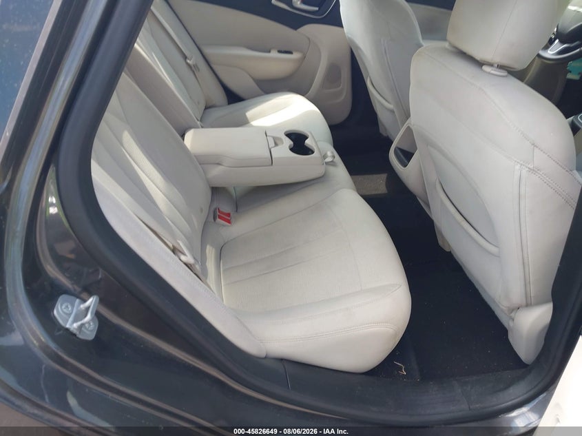 2015 CHRYSLER 200 auction photo 8