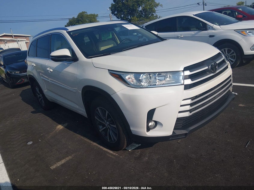2017 TOYOTA HIGHLANDER auction photo 1