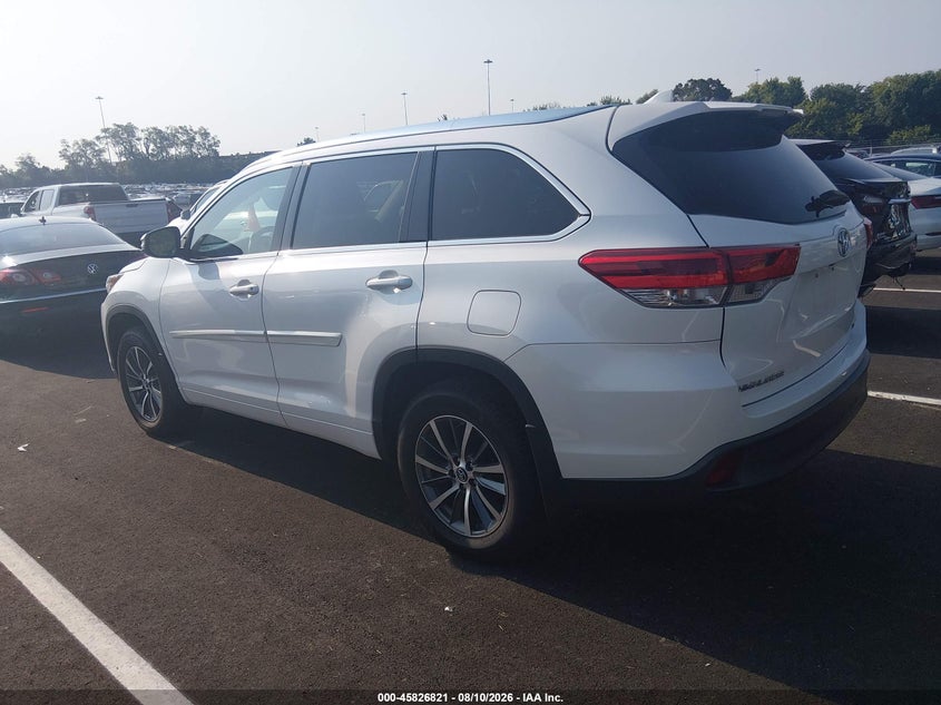 2017 TOYOTA HIGHLANDER auction photo 3