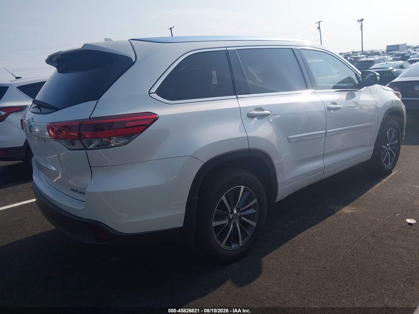 2017 TOYOTA HIGHLANDER auction photo 4