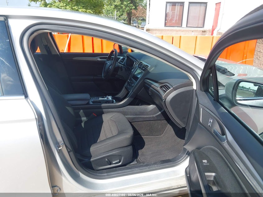 2019 FORD FUSION HYBRID auction photo 5