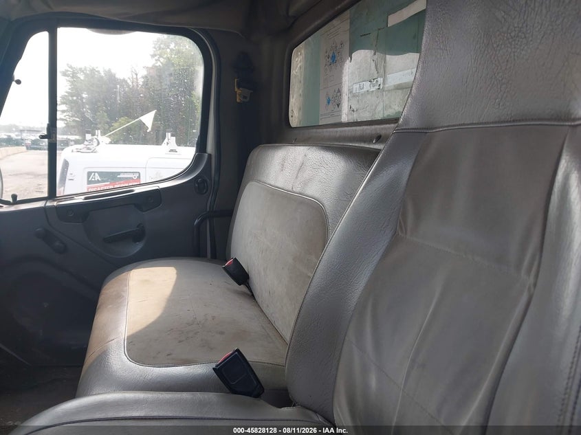 2003 FREIGHTLINER M2 auction photo 6