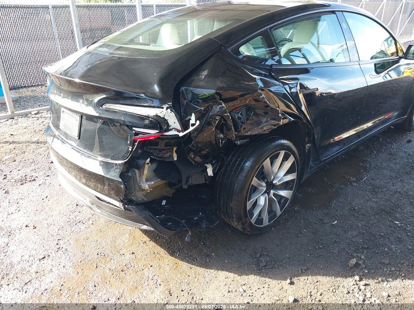 TESLA MODEL 3 - zdjęcie 6