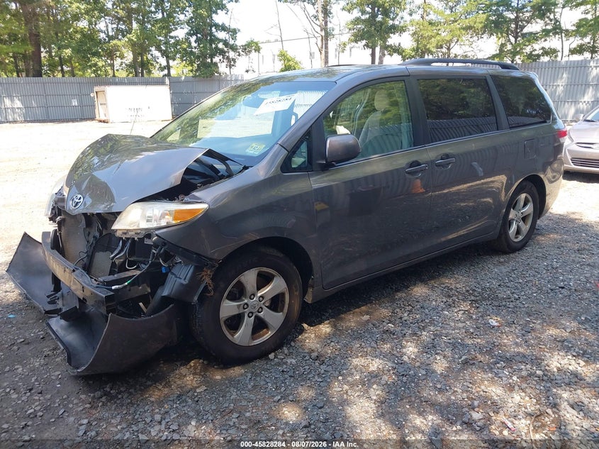 Vin: 5tdkk3dc0ds321998, lot: 46327185, toyota sienna le v6 8 passenger 20132