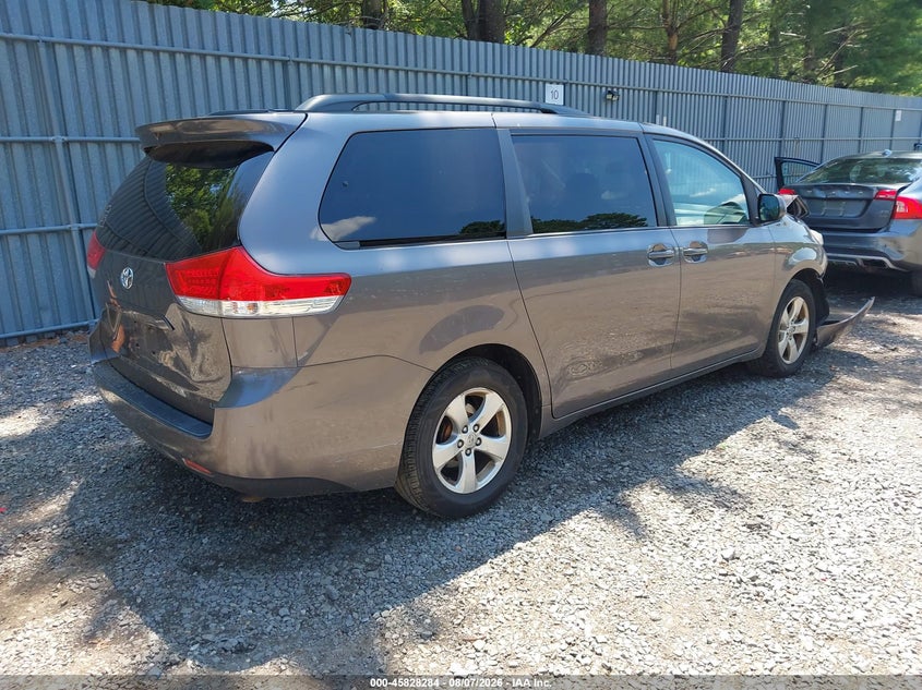 Vin: 5tdkk3dc0ds321998, lot: 46327185, toyota sienna le v6 8 passenger 20134