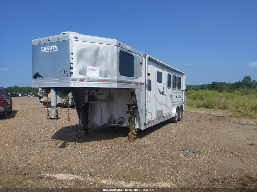2007 LAKOTA HORSE TRAILER auction photo 2